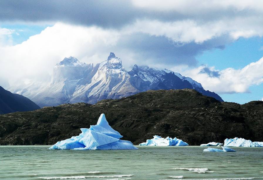 Le lac Grey dans le Parc national Torres del Paine - Chili © Denis Chambon