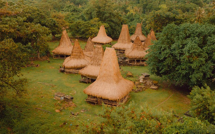 Indonésie - Savane îlienne et eaux turquoise