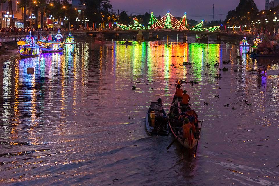 bateau sur le lac tonlé Sap