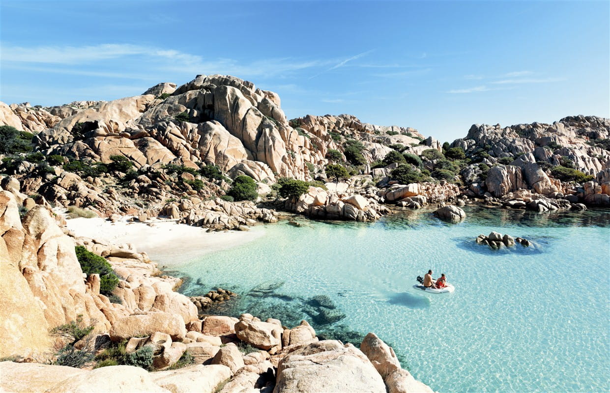 Plage bord de mer en Sardaigne