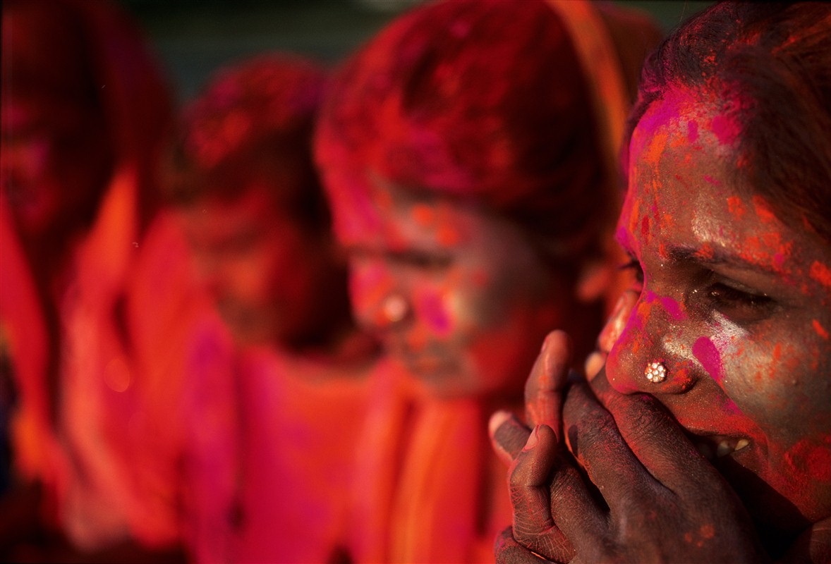 Des pigments de couleurs sur des femmes