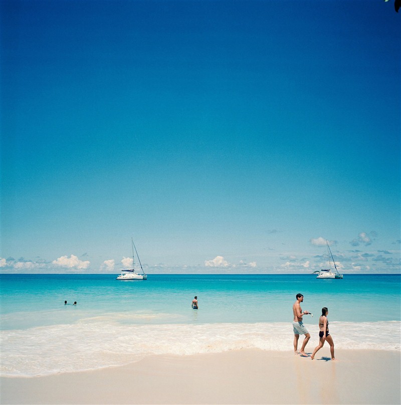 Couple sur la plage de Praslin