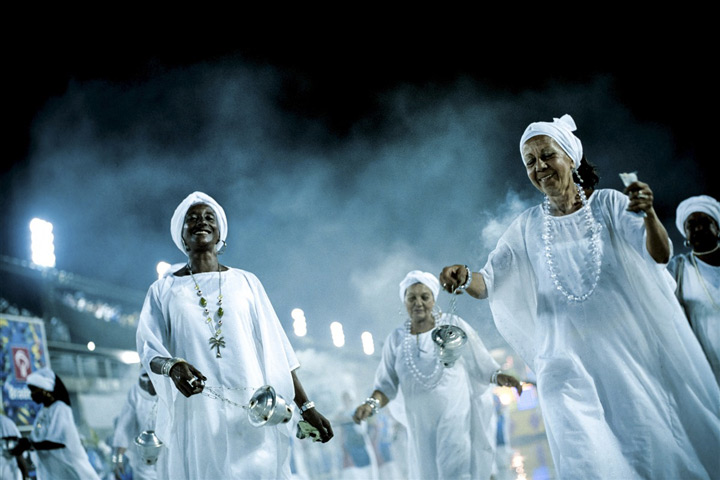 femmes au Carnaval de Rio de Janeiro