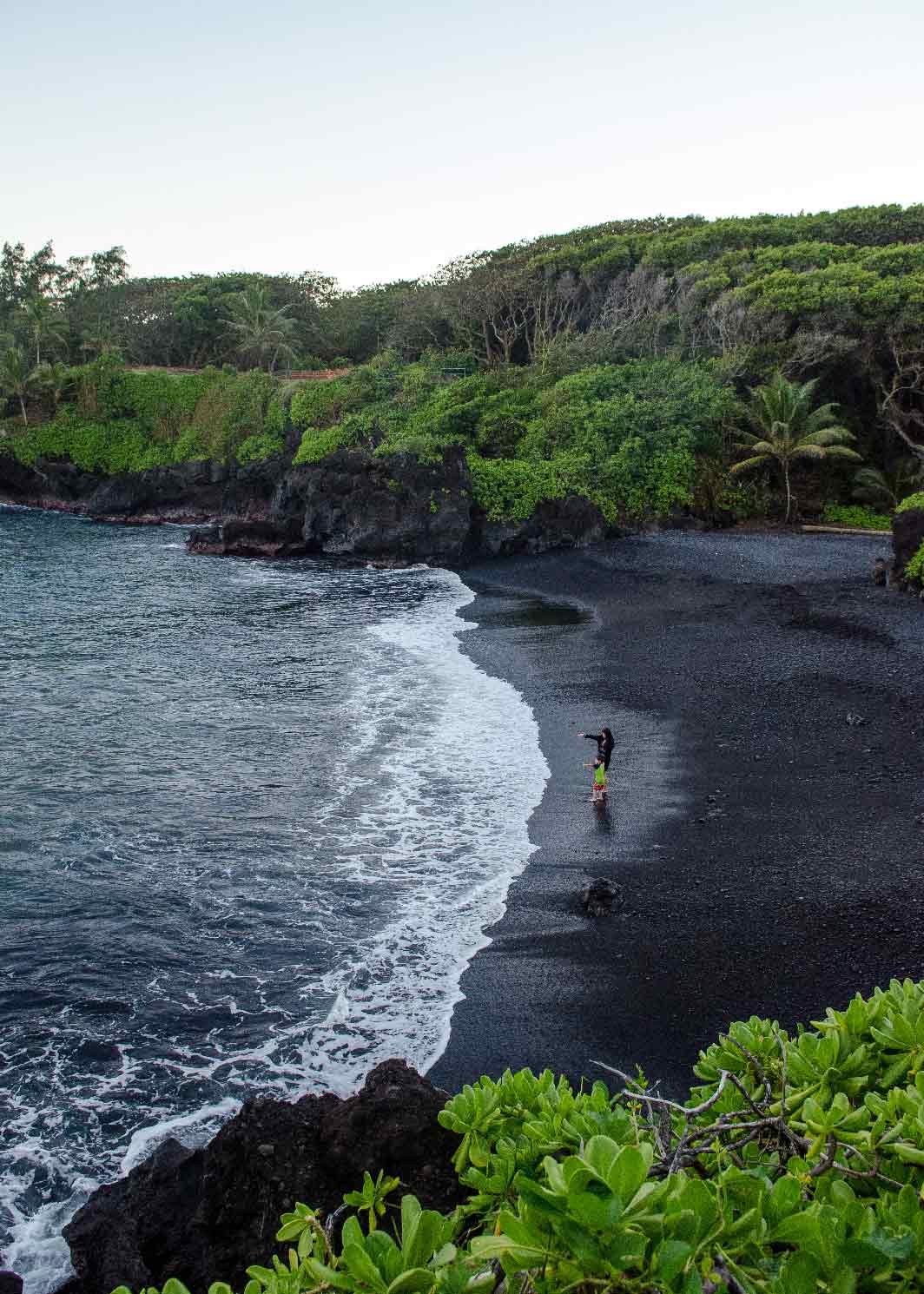 Plage de Wai’anapanapa state park