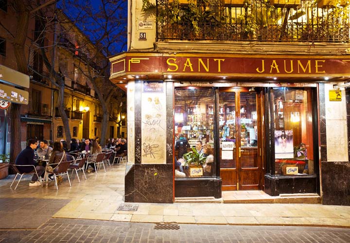 Rue de Valence (Espagne) la nuit 