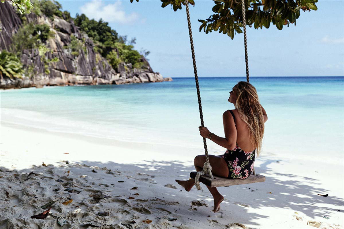 Femme sur la plage