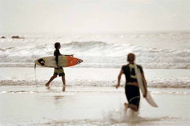 surfer à Byron Bay